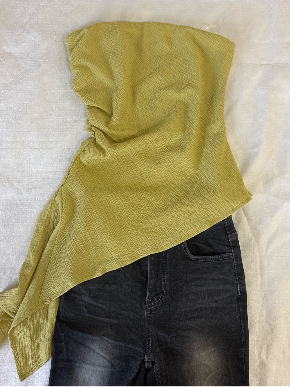 Strapless Asymmetric Top